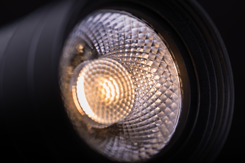 ZTA.70.Surface.Zoom.N